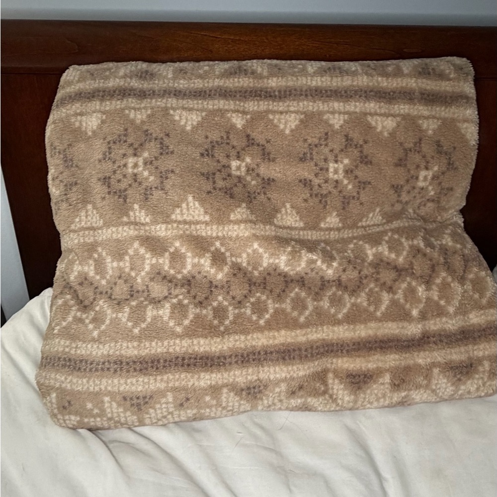 MEMBER’S MARK Cozy Tan “KATRIN FAIR ISLE” Throw Blanket